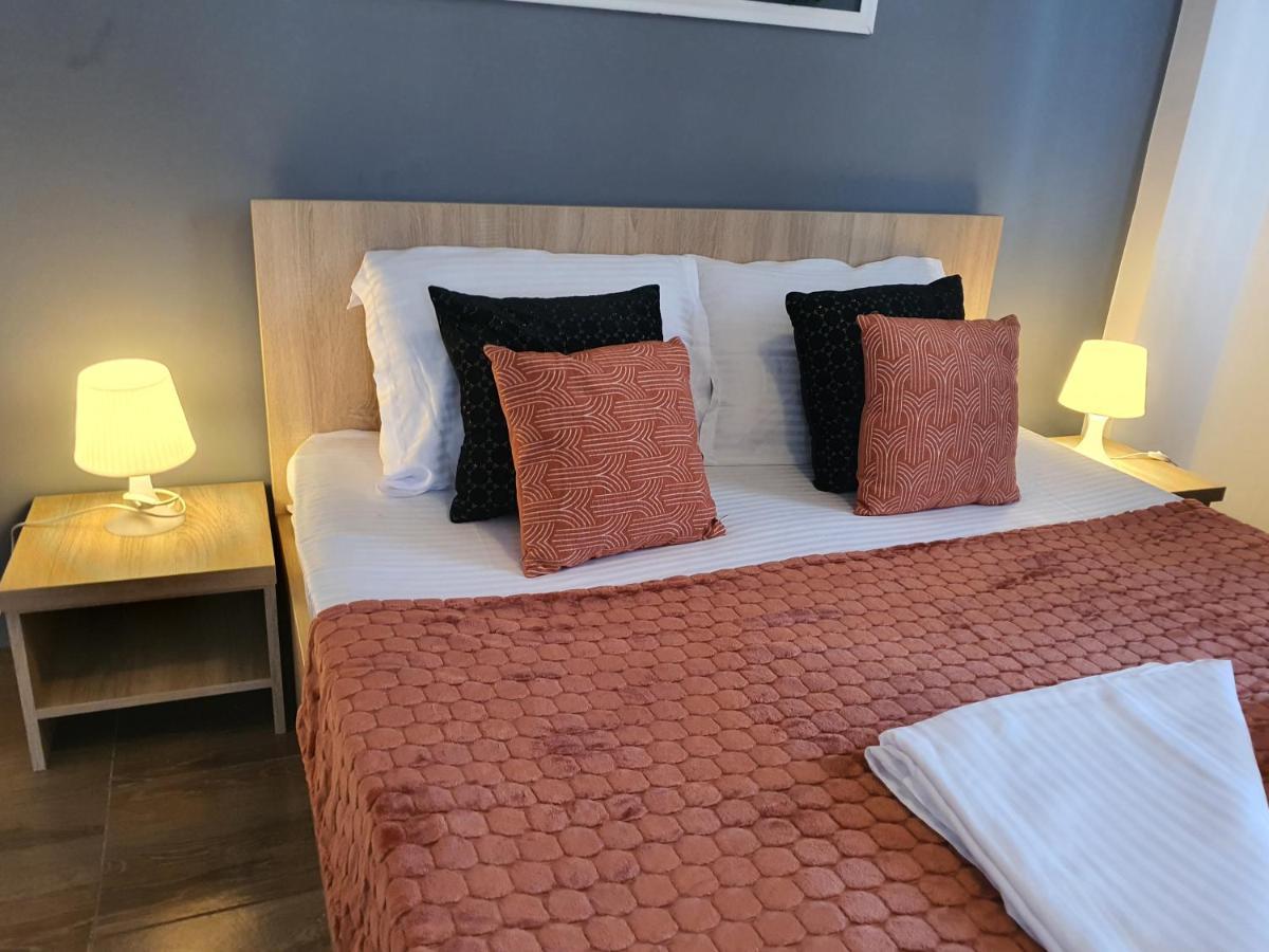 Villa Accommodation Бухарест Екстер'єр фото